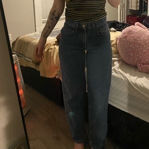 *SOLD* Vintage Levi's Relaxed Fit blue jeans.
Levis Women's 550 ieans